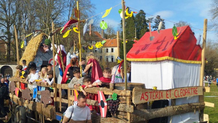Char de l'école de Sornay au carnaval de Marnay